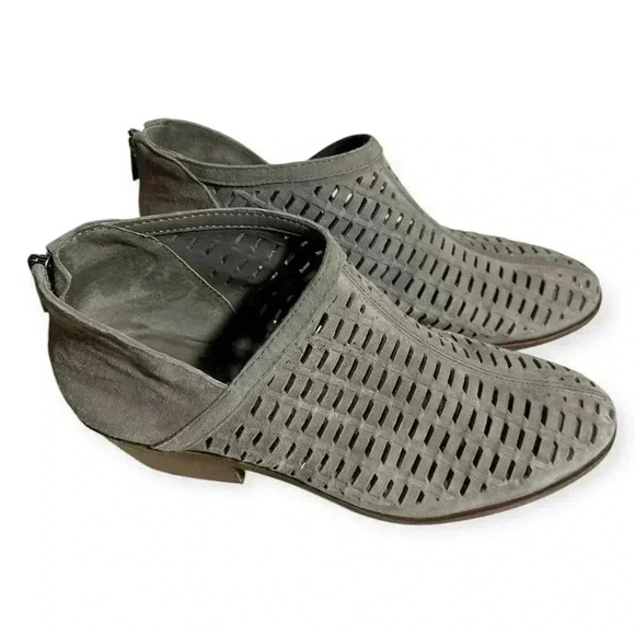 Vince Camuto women's Pekkan Perforated Suede Booties in Graystone,  size 8.5 - Picture 4 of 10